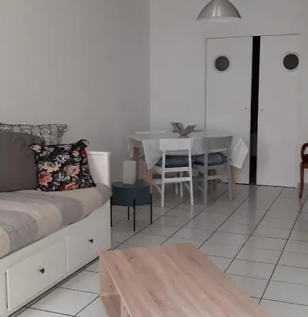 Ethan Apartmán *